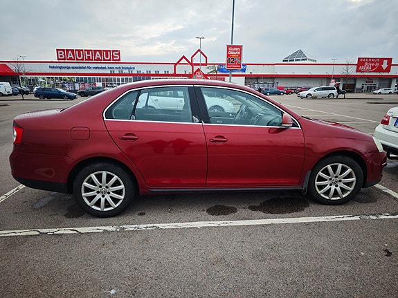 Volkswagen Jetta 3 of 5