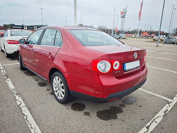 Volkswagen Jetta 2 of 5