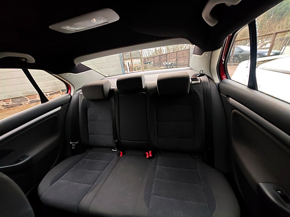 Volkswagen Jetta 4 of 5