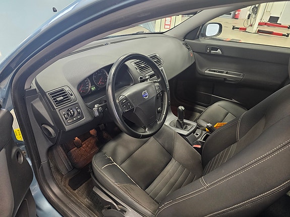 Volvo V50 4 of 5
