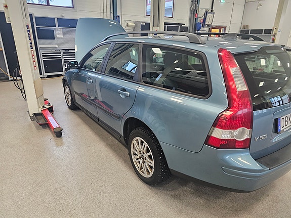 Volvo V50 2 of 5
