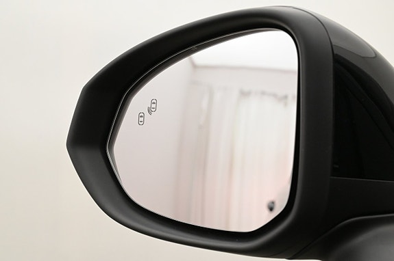 Lynk & Co 01 23 of 27