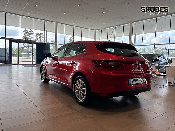 Renault Megane IV 4 of 5