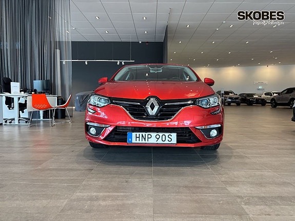 Renault Megane IV 2 of 5