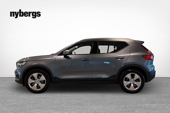Volvo XC40 2 of 5