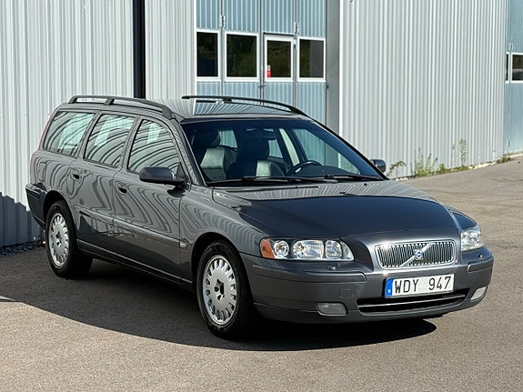 Volvo V70 2 of 5