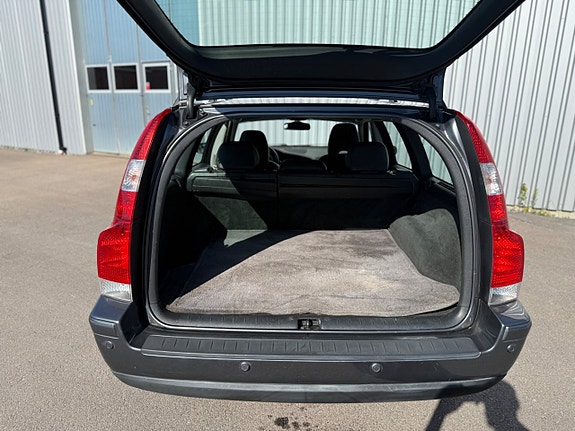 Volvo V70 6 of 12