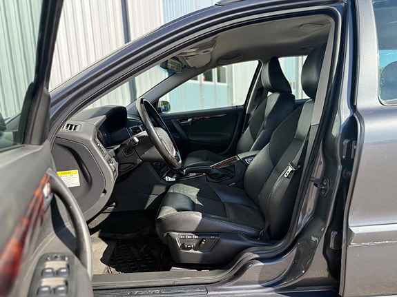 Volvo V70 11 of 12