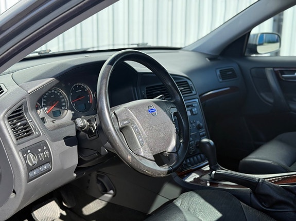 Volvo V70 7 of 12