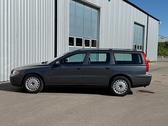 Volvo V70 4 of 5