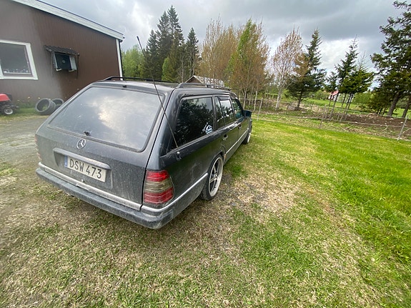 Mercedes-Benz 250 TD 5 of 5