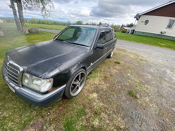 Mercedes-Benz 250 TD 6 of 8