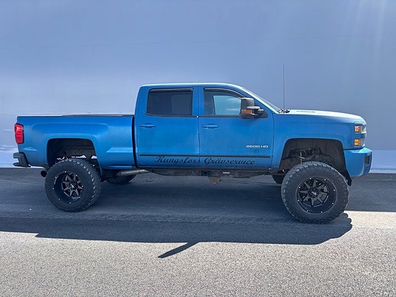 Chevrolet Silverado 2500 2 of 5