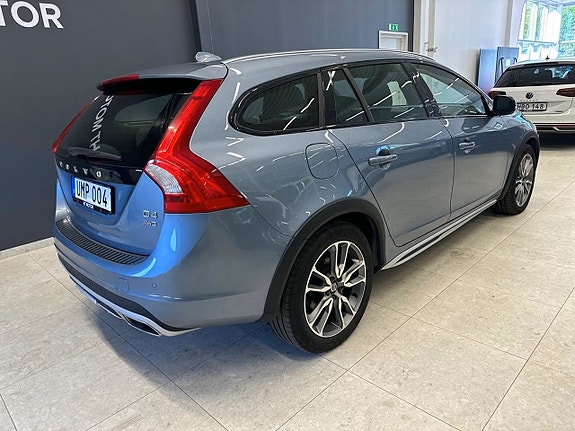 Volvo V60 Cross Country 5 of 5