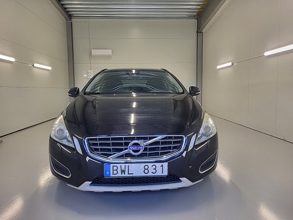 Volvo V60 2 of 5