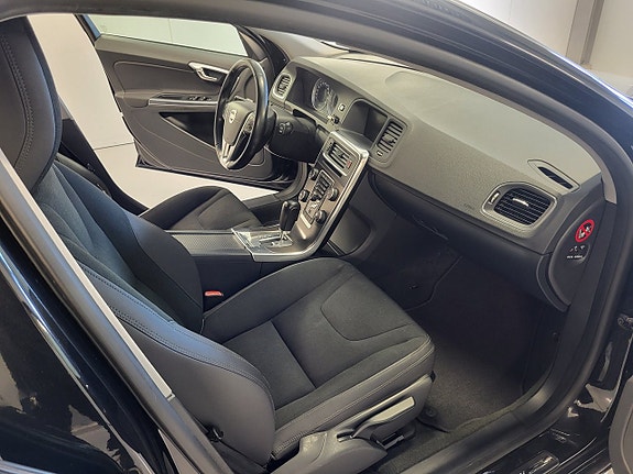 Volvo V60 10 of 17