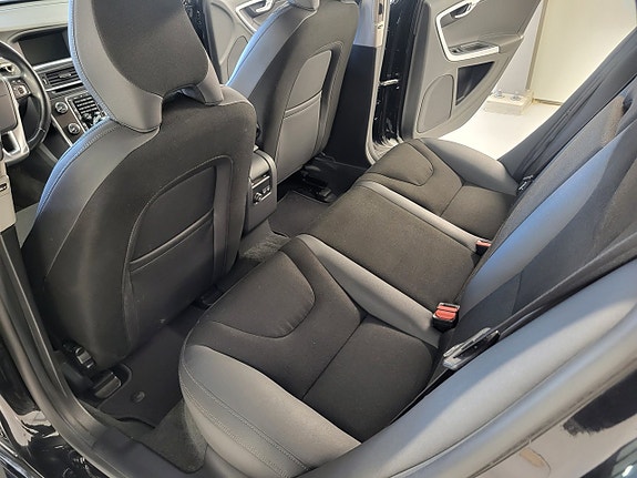 Volvo V60 8 of 17