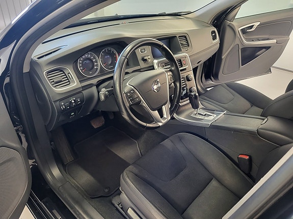 Volvo V60 11 of 17
