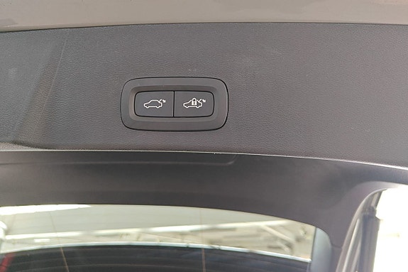 Volvo EX40 18 of 19