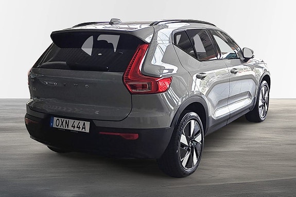 Volvo EX40 3 of 5