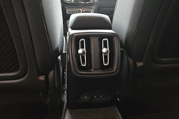 Volvo EX40 17 of 19