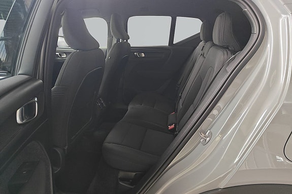 Volvo EX40 8 of 19