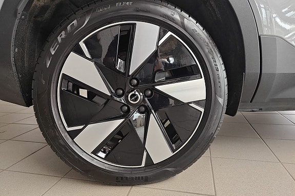 Volvo EX40 10 of 19