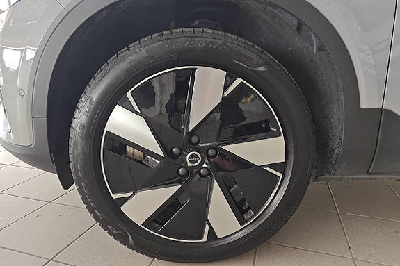 Volvo EX40 12 of 19
