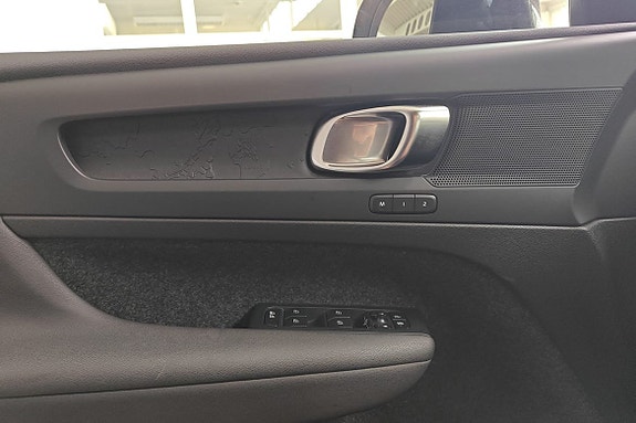 Volvo EX40 14 of 19