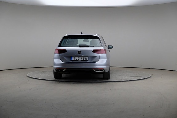 Volkswagen Passat 2 of 3