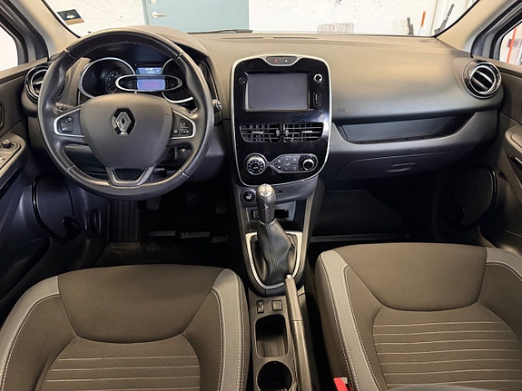 Renault Clio 10 of 13