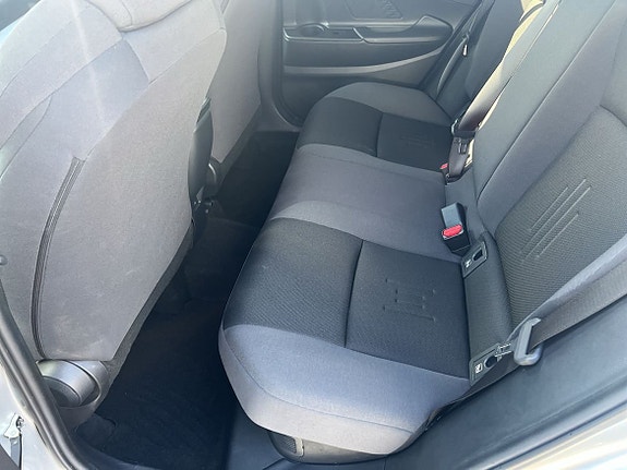 Toyota C-HR 7 of 10