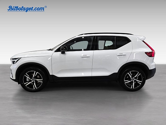Volvo XC40 2 of 15