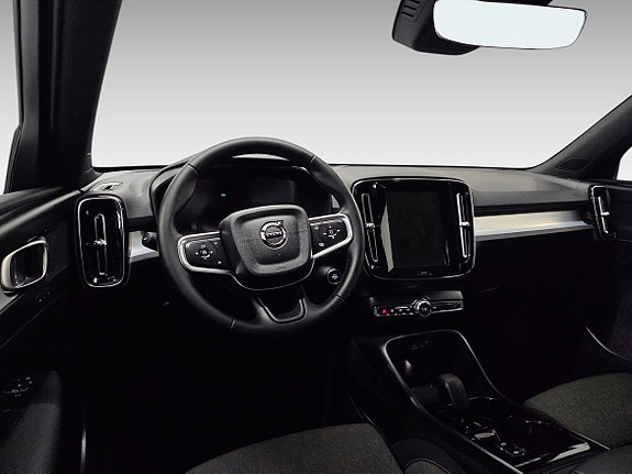 Volvo XC40 5 of 15