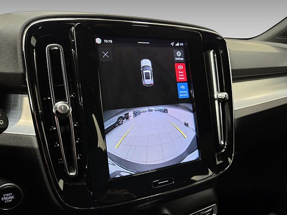 Volvo XC40 9 of 15