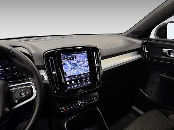 Volvo XC40 7 of 15