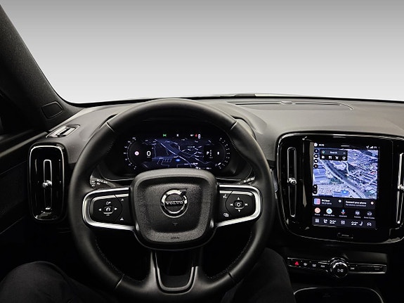 Volvo XC40 6 of 15