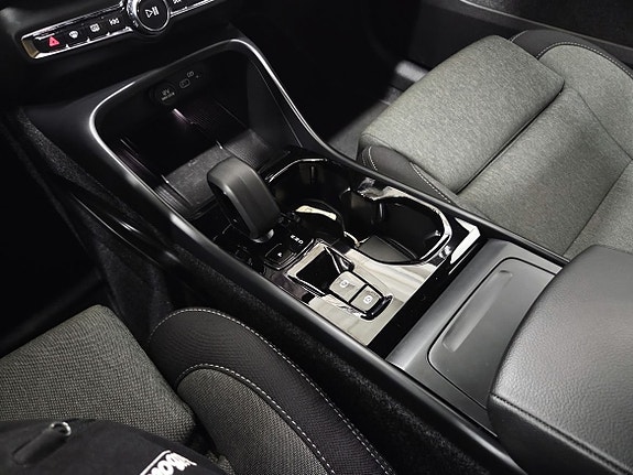 Volvo XC40 10 of 15