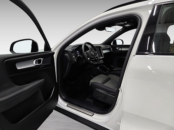Volvo XC40 11 of 15