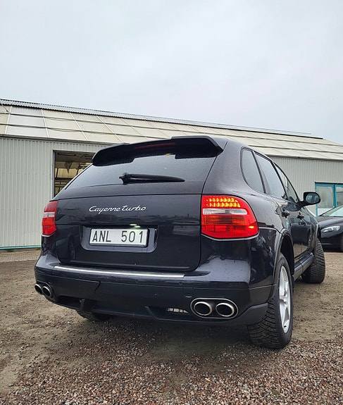 Porsche Cayenne Turbo 3 of 5