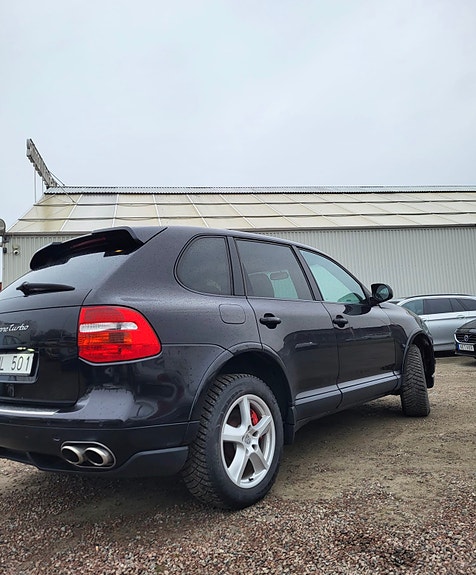 Porsche Cayenne Turbo 4 of 5