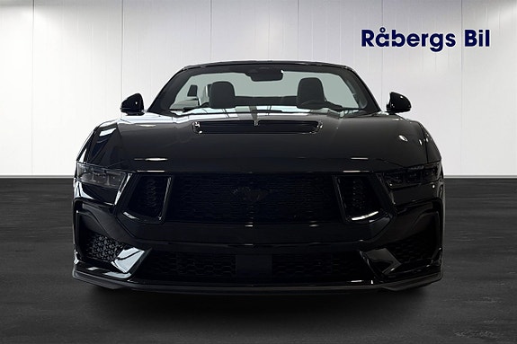 Ford Mustang 2 of 5
