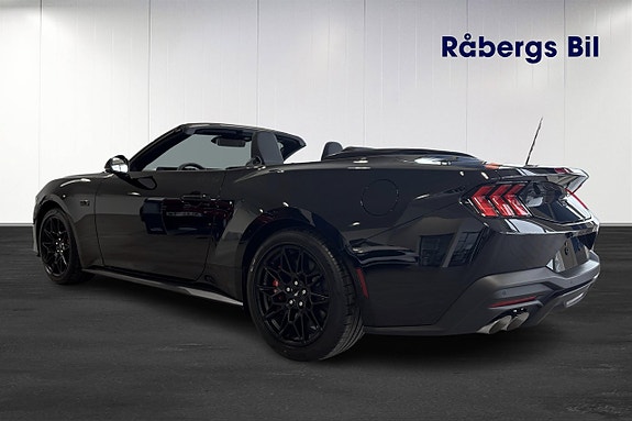 Ford Mustang 3 of 5