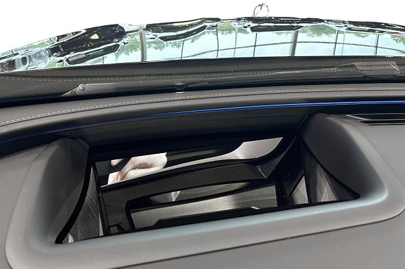 Mercedes-Benz E300 16 of 18