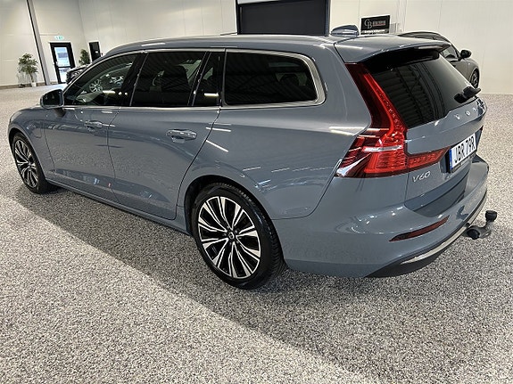 Volvo V60 2 of 26