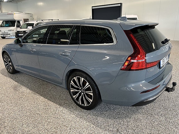 Volvo V60 2 of 5