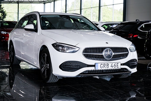 Mercedes-Benz C300 2 of 5