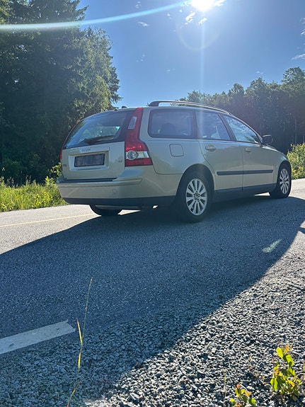 Volvo V50 3 of 5