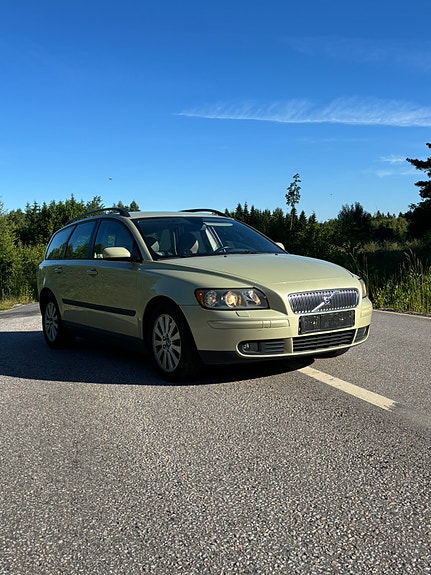 Volvo V50 2 of 5