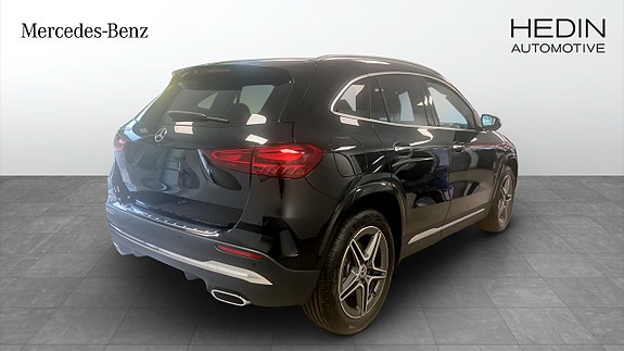 Mercedes-Benz GLA250 e 8 of 10